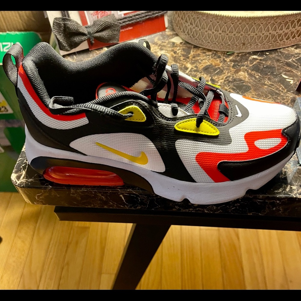 Nike Air Max 200 size 6